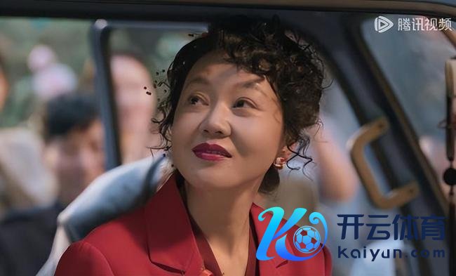 《隐身的名字》闫妮演技 演绎双重东说念主生